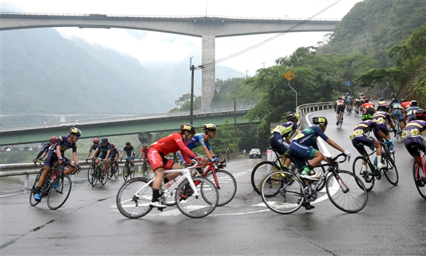 前田選手(九学2年生人一中出身)が優勝 自転車競技ロードレース