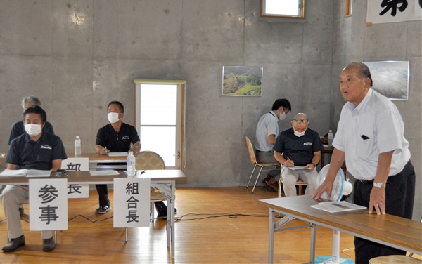 あいさつでコロナや災害にふれた大岩組合長(右) ./img/news/20200829044247_1.jpg3802