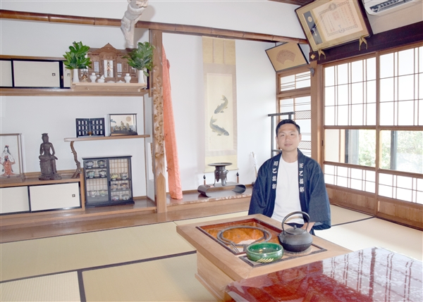 1596